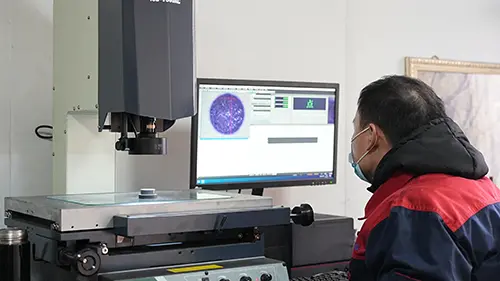 Keskin vizyon ve hassas rehberlikle kalıplar için kalite savunma hattını sağlam bir şekilde oluşturuyoruz.